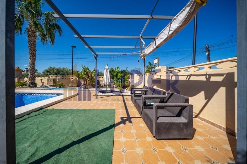 Foto 6d3ec9fa-56fe-48aa-996f-e86cf1f39a0e. Xalet amb aparcament piscina a Los Girasoles Sant Vicent del Raspeig