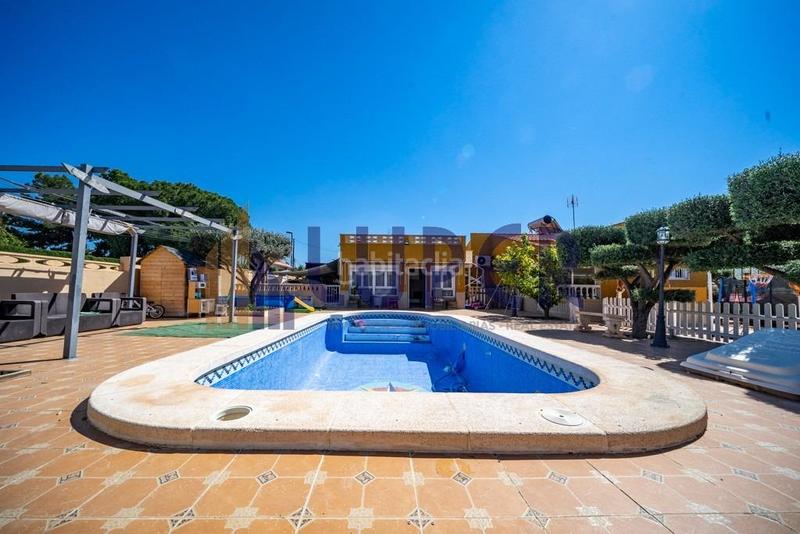 Foto 7ec9c30e-dc40-4776-9b01-bf480cd728d0. Xalet amb aparcament piscina a Los Girasoles Sant Vicent del Raspeig