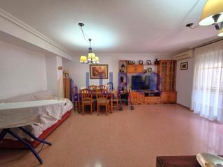 Appartement à Centro. Piso en san vicente, muy céntrico cerca del centro de salud y la