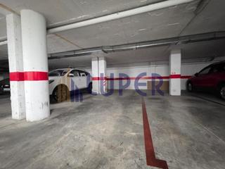 Location Parking voiture à Centro. Se alquila plaza de garaje en san vicente cerca del centro de sa