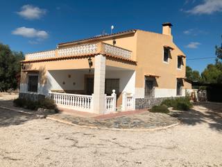 Xalet  Partida daimes. Amplia vivienda con muchas posibilidades