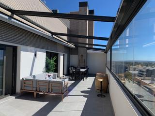 Location Attique à Carrer de vicente clavel florentino 3. Atico de lujo en urbanización con piscina