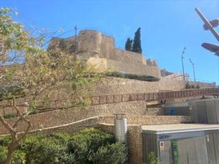 Miete Etagenwohnung  Calle general primo de rivera. Piso en alquiler zona rambla tram mercado 2 habitaciones 1 baño