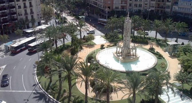 Foto c58126cc-cf62-421b-9894-c3630456dce8. Edificio  en plaza de los luceros en Ensanche-Diputación Alicante