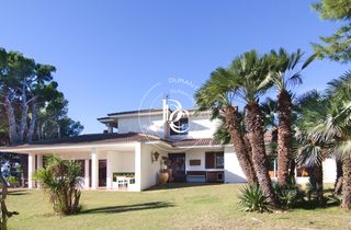 Casa en La Franquesa-Oasis Park. Casa de lujo de 273 m2 con piscina y vistas en venta en la munta