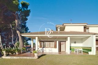 Casa a La Franquesa-Oasis Park. Casa de lujo de 273 m2 con piscina y vistas en venta en la munta
