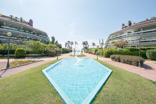 Pis  Carrer cellerot. Piso de lujo de 150 m2 con piscina, vistas y terraza en venta en