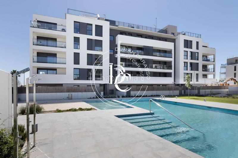 Foto 54757646-e644-4aff-8485-da5db537d73a. Piso  de 155 m2 con piscina, vistas y terraza en venta en laragai, en Vilanova i la Geltrú