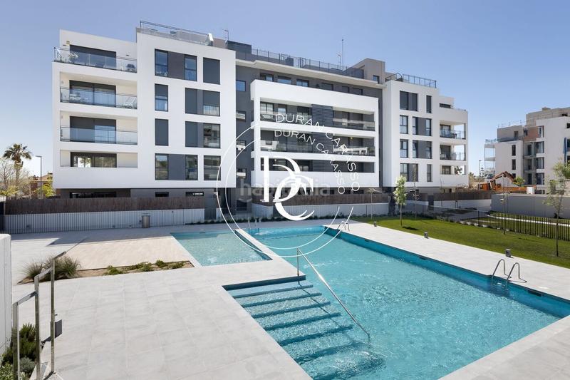 Foto d88d5d35-635a-412c-b7d3-1b989f4283f5. Piso  de 155 m2 con piscina, vistas y terraza en venta en laragai, en Vilanova i la Geltrú