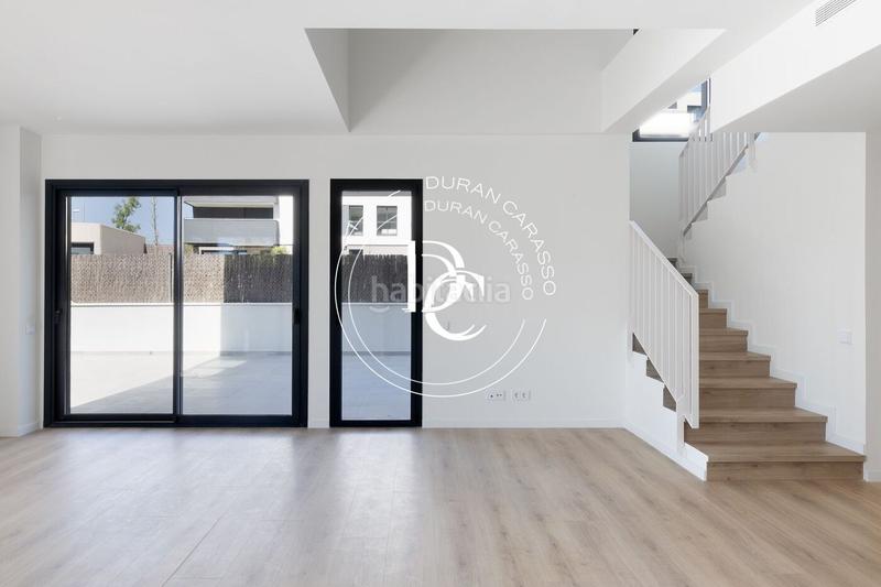 Foto f5424db8-4bf2-4992-aaab-9c2e515a62de. Piso  de 155 m2 con piscina, vistas y terraza en venta en laragai, en Vilanova i la Geltrú