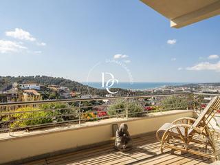 Casa  Avinguda dels garrofers. Casa de lujo de 378 m2 con piscina y vistas en venta en quint ma