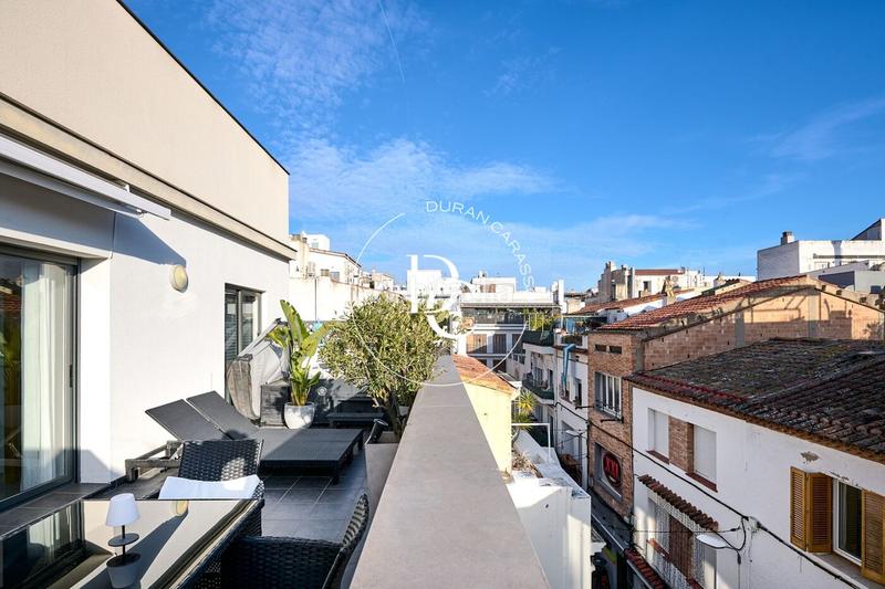 Foto a8d47b10-30f6-4304-813d-f811523f14ca. Ático  de 60 m2 con terraza en venta en Centre, en Sitges