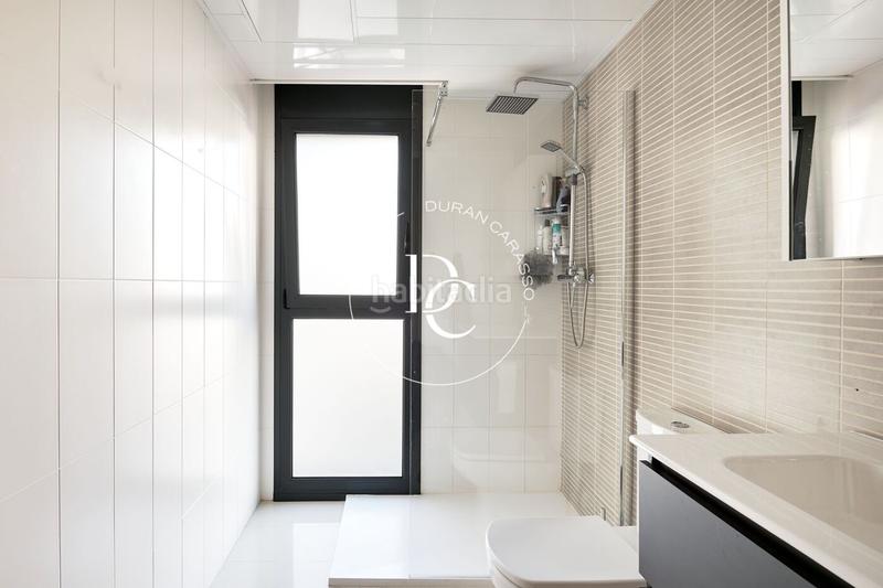 Foto e12dcdfa-3c2c-4d56-b1ea-66a2bc39c9c5. Ático  de 60 m2 con terraza en venta en Centre, en Sitges