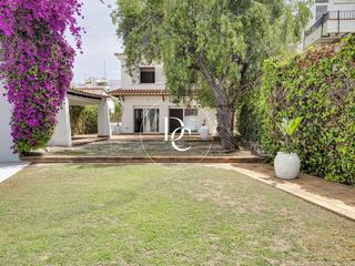 Casa  Carrer de la divina pastora. Casa de lujo de 218 m2 con vistas en venta en vinyet, sitges