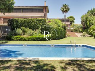 Casa a Can Girona - Terramar - Vinyet. Casa de lujo de 117 m2 con vistas en venta en vinyet, sitges