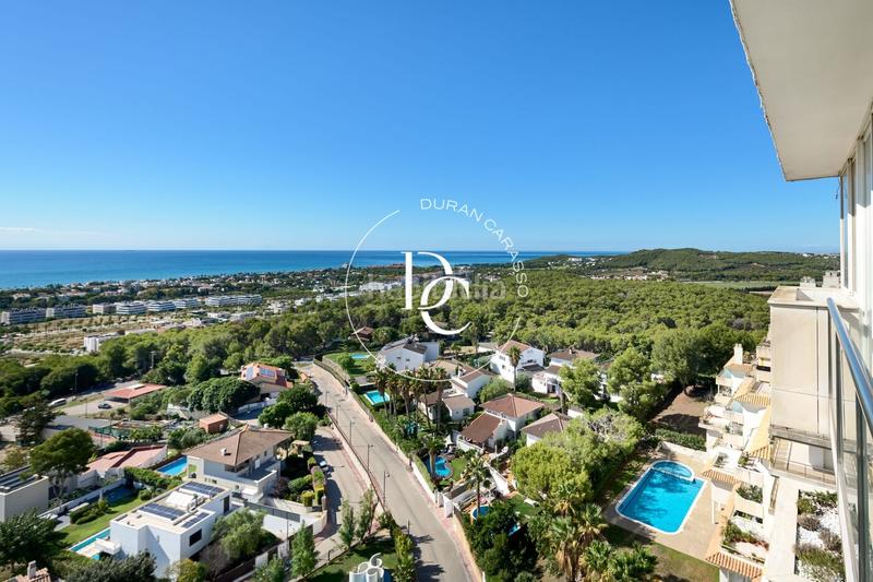 Foto b655db6c-5d6d-431b-9415-49a68f1170a2. Piso  de 151 m2 con vistas y terraza en venta en santa bàrbara, en Sitges