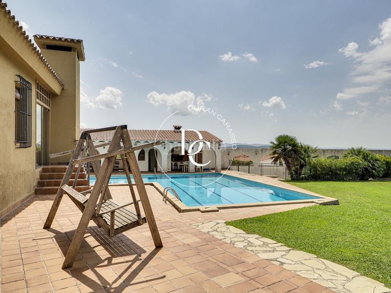 Foto 9992f251-2c46-4c95-be5e-f6fb7438e75e. Masía  de lujo de 420 m2 con piscina y vistas en venta en font rubí en Font-rubí