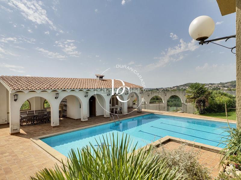 Foto c2316ee0-b320-4a6e-987a-f85e3f26bede. Masía  de lujo de 420 m2 con piscina y vistas en venta en font rubí en Font-rubí