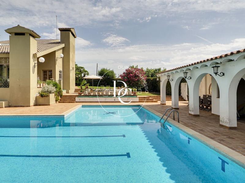 Foto c3dcec00-3508-4e51-bf00-3db8101788f9. Masía  de lujo de 420 m2 con piscina y vistas en venta en font rubí en Font-rubí