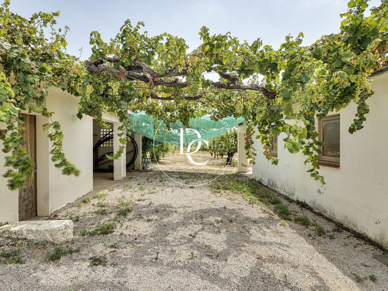 Foto d16c950f-d5d1-49c6-ae6d-f03f59f377e2. Masía  de lujo de 420 m2 con piscina y vistas en venta en font rubí en Font-rubí