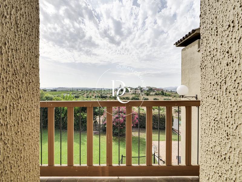 Foto f38711af-77a0-4c6e-a918-903965fe516c. Masía  de lujo de 420 m2 con piscina y vistas en venta en font rubí en Font-rubí