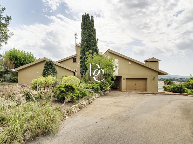 Foto f7d14b6f-a546-4ffa-a697-40112585b1e9. Masía  de lujo de 420 m2 con piscina y vistas en venta en font rubí en Font-rubí