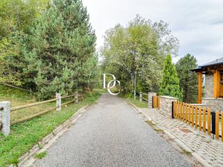 Terreny residencial  Carrer de la muntanya sagrada. Parcela de 800 m2 en venta en alp