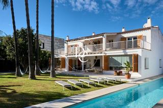 Maison  Carrer josep carbonell i gener. Casa de lujo de 405 m2 con piscina en venta en terramar, sitges