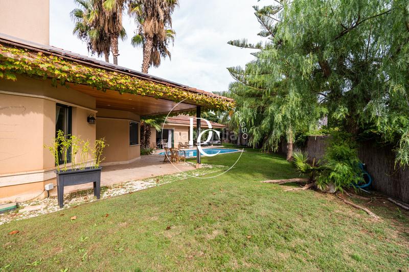 Foto 4864dc70-5373-475f-9bc0-22dd0dd0ee45. Lloguer casa amb calefacció aparcament piscina a Sitges