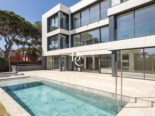 Casa  Carrer de cubelles. Casa de lujo de 695 m2 con piscina en venta en gavà