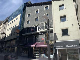 Lloguer Local Comercial  Avinguda meritxell. Local comercial de 70 m2 en alquiler en andorra la vella