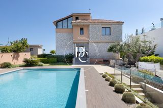 Casa  Carrer drets humans. Casa de lujo de 588 m2 con piscina y vistas en venta en mas alba