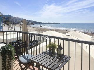 Appartement  Carrer de port alegre. Piso de 75 m2 con terraza en venta en sitges