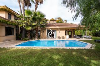 Casa  Passeig de vilanova. Casa de lujo de 717 m2 con piscina y vistas en venta en terramar