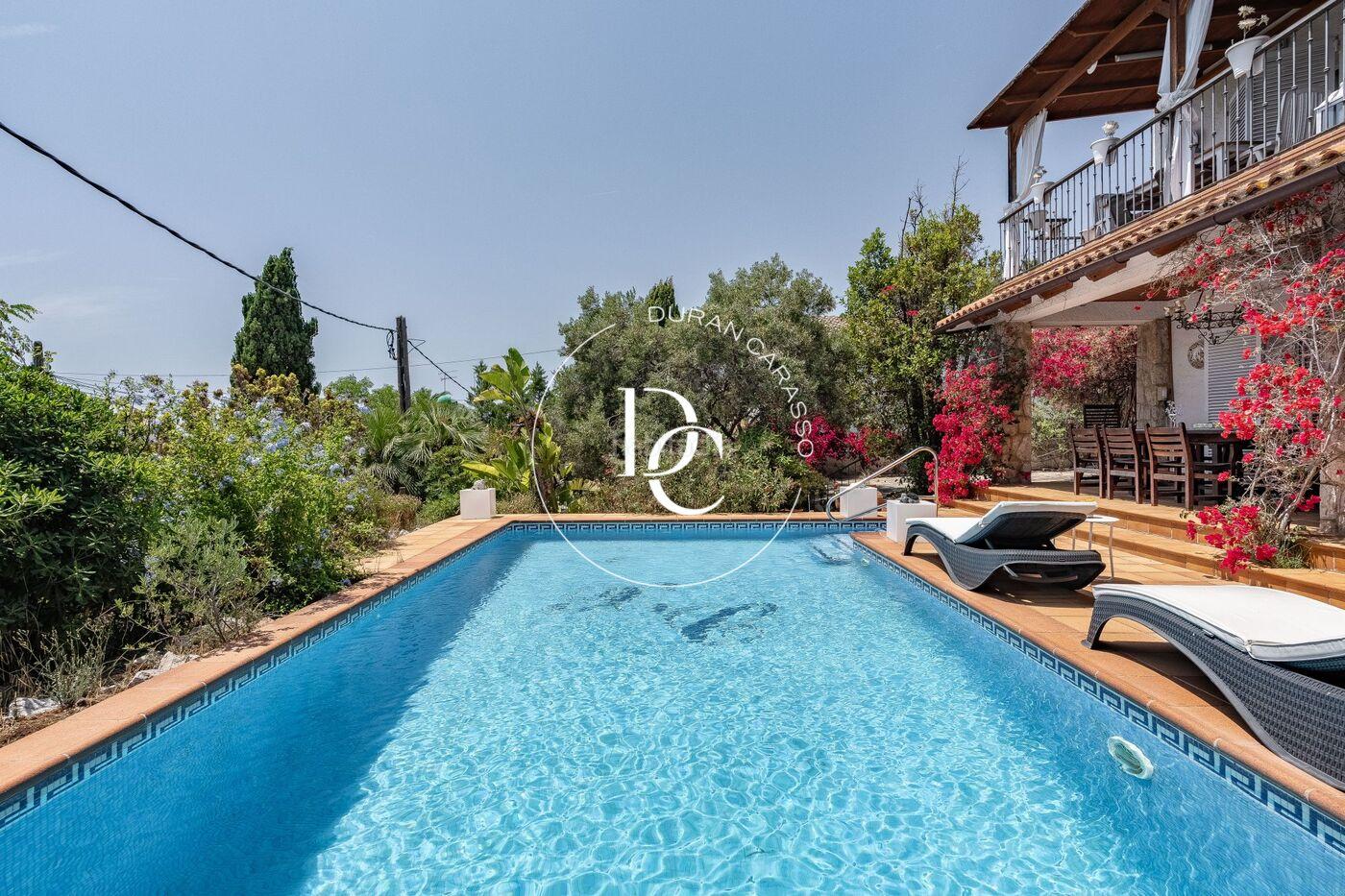 Casa de lujo de 315 m2 con piscina en venta en Vallpineda, Sitge Sitges