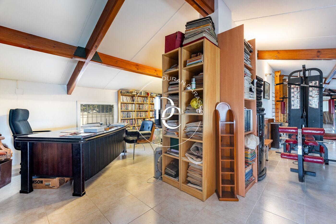 Casa de lujo de 315 m2 con piscina en venta en Vallpineda, Sitge Sitges