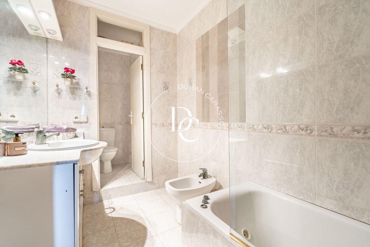 Casa de lujo de 315 m2 con piscina en venta en Vallpineda, Sitge Sitges