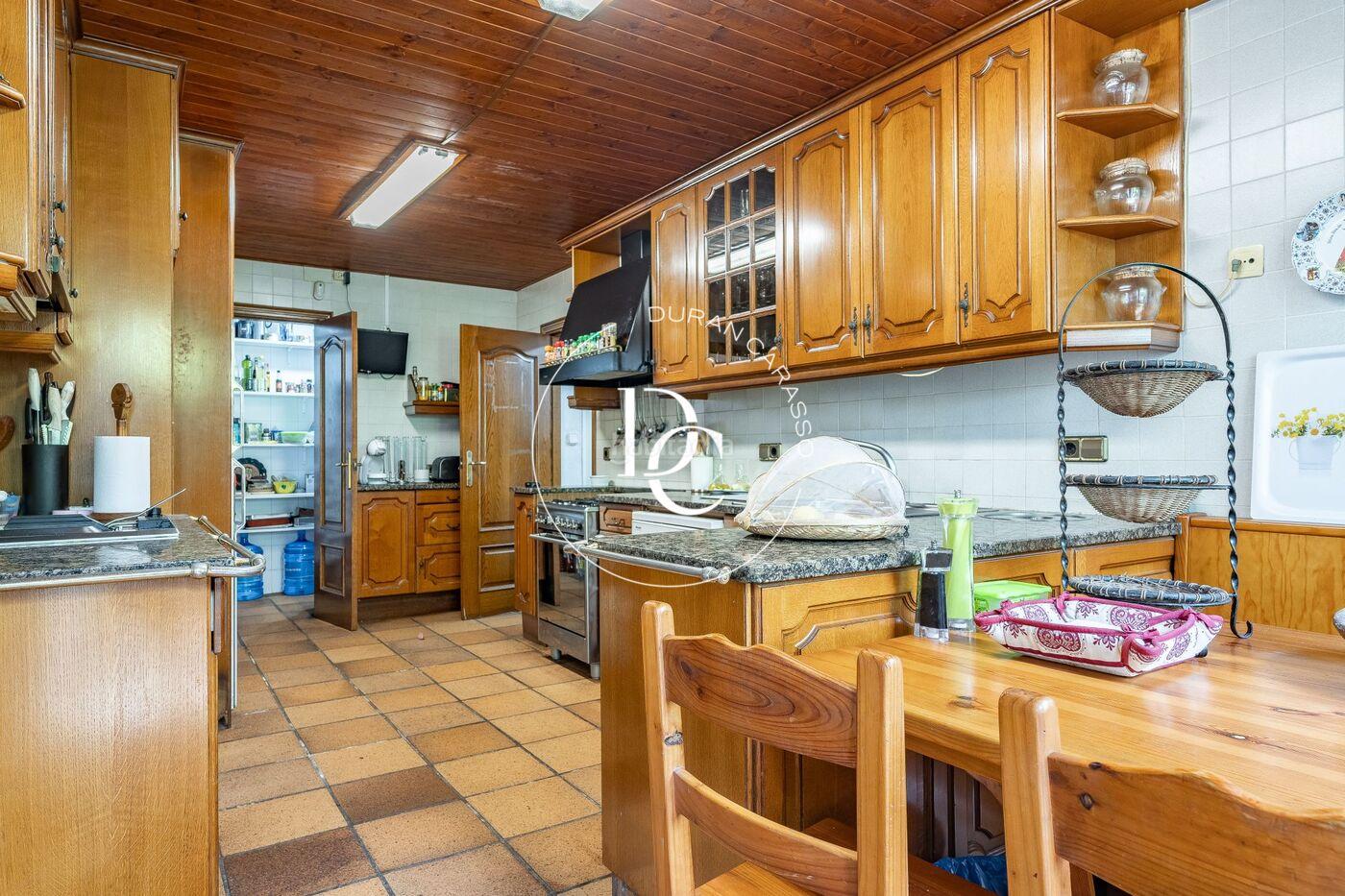 Casa de lujo de 315 m2 con piscina en venta en Vallpineda, Sitge Sitges