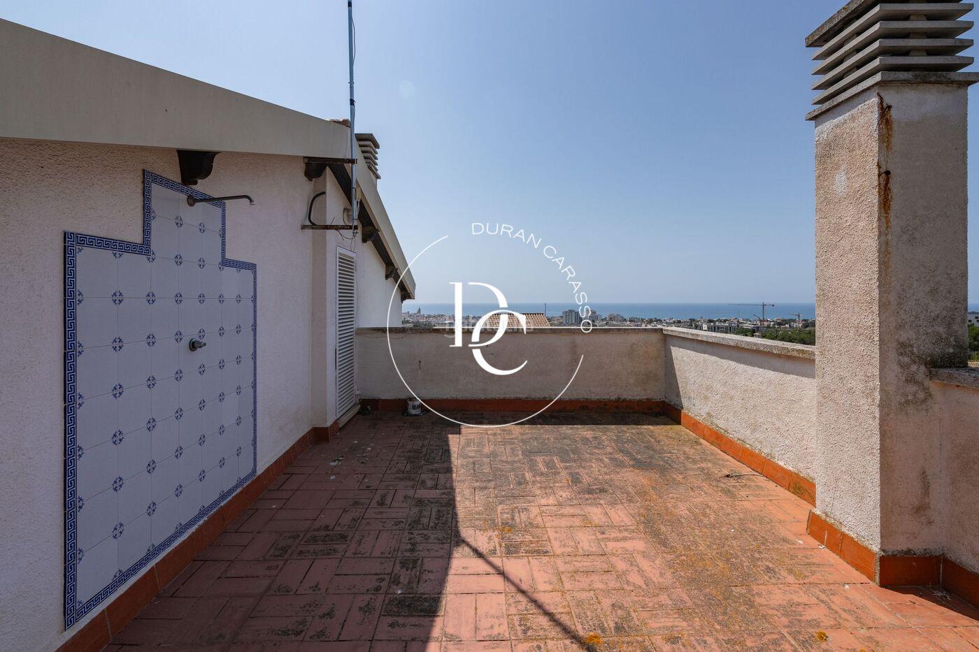 Casa de lujo de 315 m2 con piscina en venta en Vallpineda, Sitge Sitges