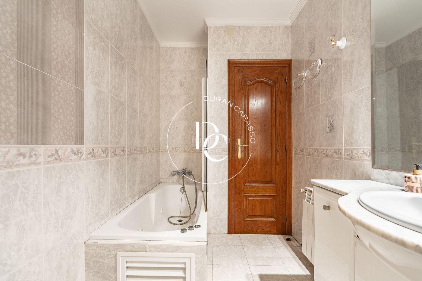 Casa de lujo de 315 m2 con piscina en venta en Vallpineda, Sitge Sitges