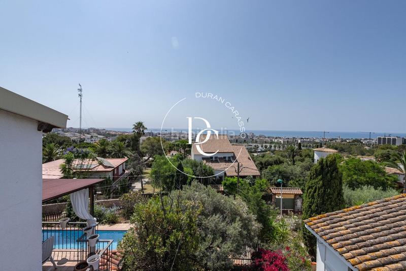 Foto f468b874-bea0-4c0f-811e-bfa7b4b3375b. Casa  de lujo de 315 m2 con piscina en venta en vallpineda, en Sitges