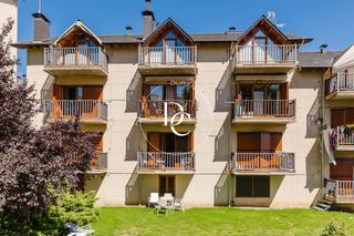 Pis  Puigbó, puigcerda. Piso de 89 m2 con vistas y terraza en venta en puigcerdà