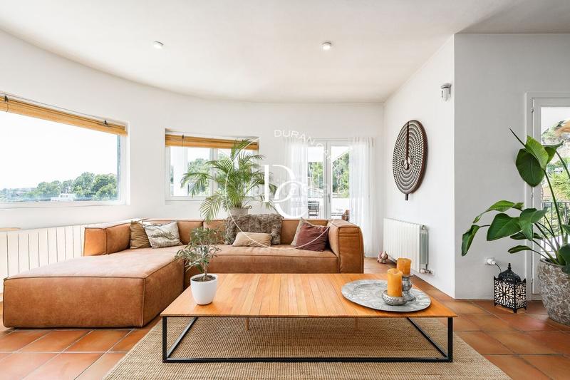 Foto e79e8461-bdad-4ce6-b621-61e9a8b15dd0. Alquiler casa  de lujo de 306 m2 con piscina y vistas en alquiler en can suria, en Olivella