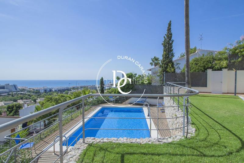 Foto 49d6d5db-da6b-4547-adb6-258efd800383. Casa con riscaldamento parcheggio piscina in Levantina - Montgavina - Quintmar Sitges