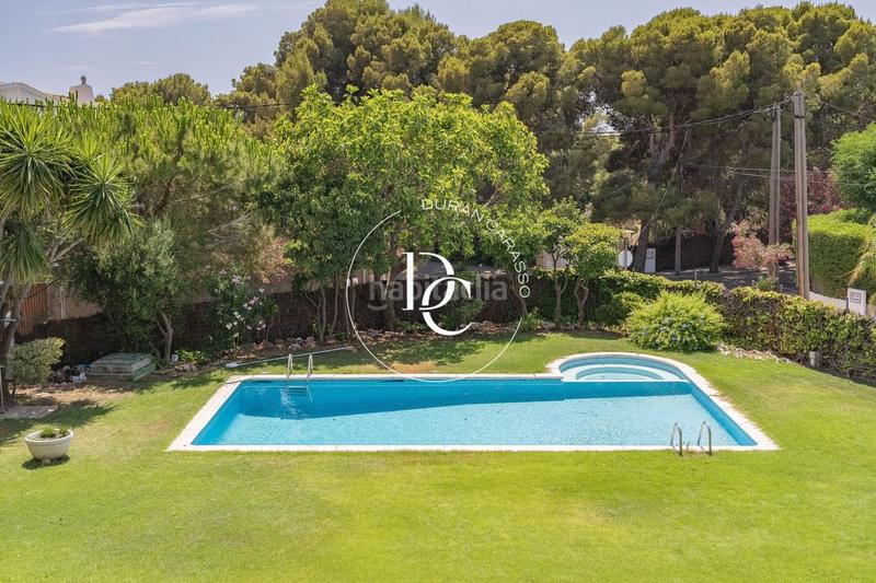 Foto 0acdf6f1-d0c1-49f4-b5cb-2decc358d4e3. Alquiler casa  de lujo de 820 m2 con piscina y vistas en alquiler en terramar, en Sitges