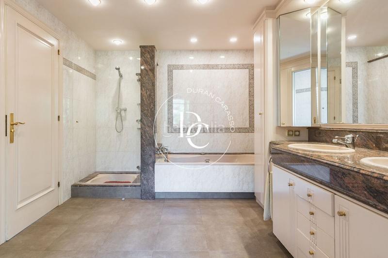 Foto 24989d03-e1ad-42d7-97f2-300aef5b9a30. Alquiler casa  de lujo de 820 m2 con piscina y vistas en alquiler en terramar, en Sitges