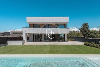 Casa in Pepe d'en garraf 114. Obra nueva de lujo con piscina y vistas en venta en la plana, si