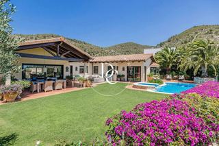 Haus  Carrer creueta. Casa de lujo de 397 m2 con piscina y vistas en venta en montgavi
