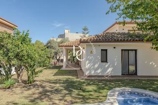 Maison  Carrer del xarel·lo. Casa de 344 m2 con piscina en venta en els cards, sant pere de r