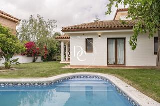 Maison  Carrer del xarel·lo. Casa de 344 m2 con piscina en venta en els cards, sant pere de r
